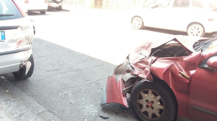 Carrabba di Mascali, incidente in via San Giuseppe: tre feriti