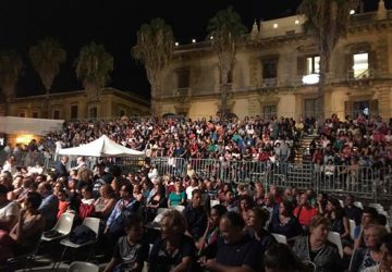 Giarre, delusione e tensione al concerto di Mario Venuti: sospeso per un accenno di pioggia VD