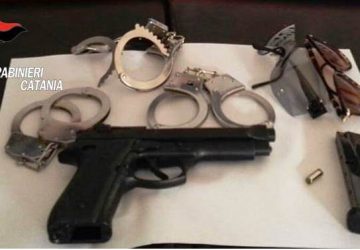 Rapina in gioielleria ad Aci Trezza. Arrestato commando di tre individui, tra cui una donna.
