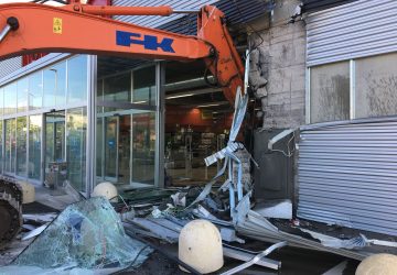 Giarre, fallito colpo della banda dell&rsquo;escavatore da Famila IL VIDEO