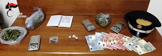 Acireale, beccati a spacciare nell&rsquo;area Com: arrestati due giovani