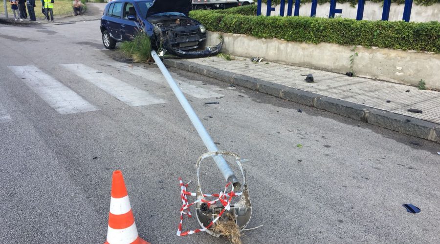 Riposto: incidente in via Scrofina. Due feriti