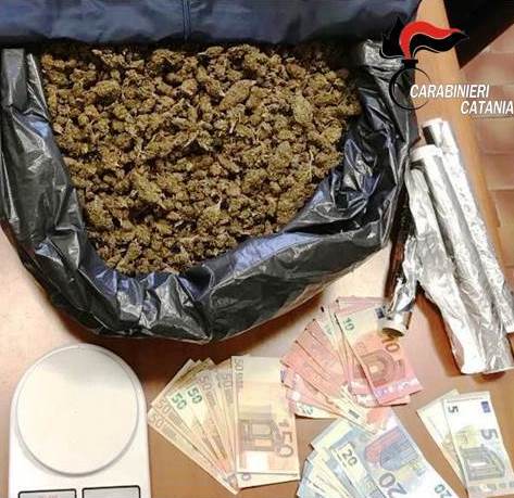 Catania, detenevano a casa quasi 5 kg di marijuana. Arrestati due fratelli a Picanello