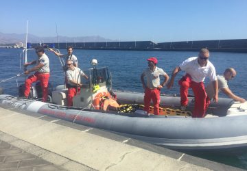 Riposto, barca affondata: nessuna notizia del pescatore inghiottito dal mare  VIDEO