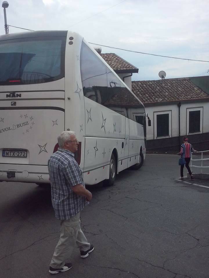 Tagliaborse, un bus rimane bloccato sulla strada inclinata: secondo caso in un mese