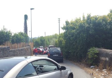 Macchia di Giarre, frontale fra due auto in via delle Acacie: un ferito