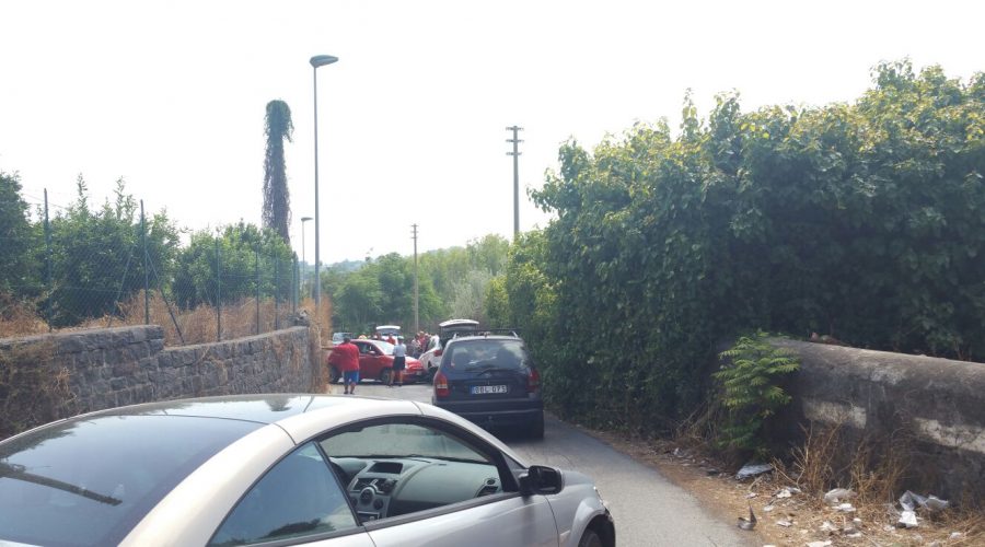 Macchia di Giarre, frontale fra due auto in via delle Acacie: un ferito