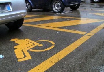 Riposto, stalli portatori di handicap nelle scuole occupati dai genitori. Il consigliere di Fratelli d&rsquo;Italia - AN, D&rsquo;Urso, indignato: "sanzioni pesanti subito"