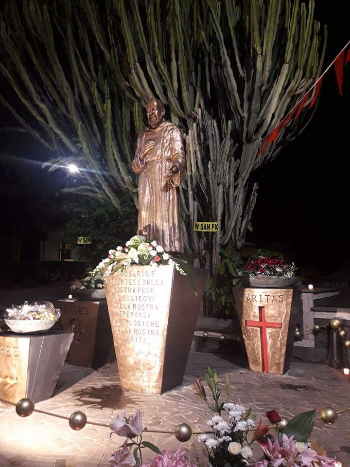 Mascali, risplende il simulacro di San Pio in piazza VI Novembre
