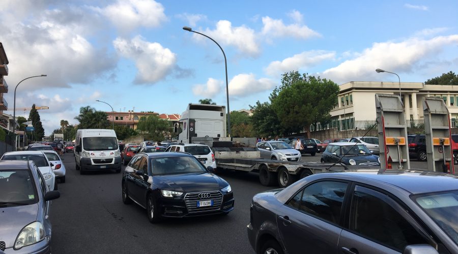 Giarre, riapertura scuole: riemergono le criticità del traffico