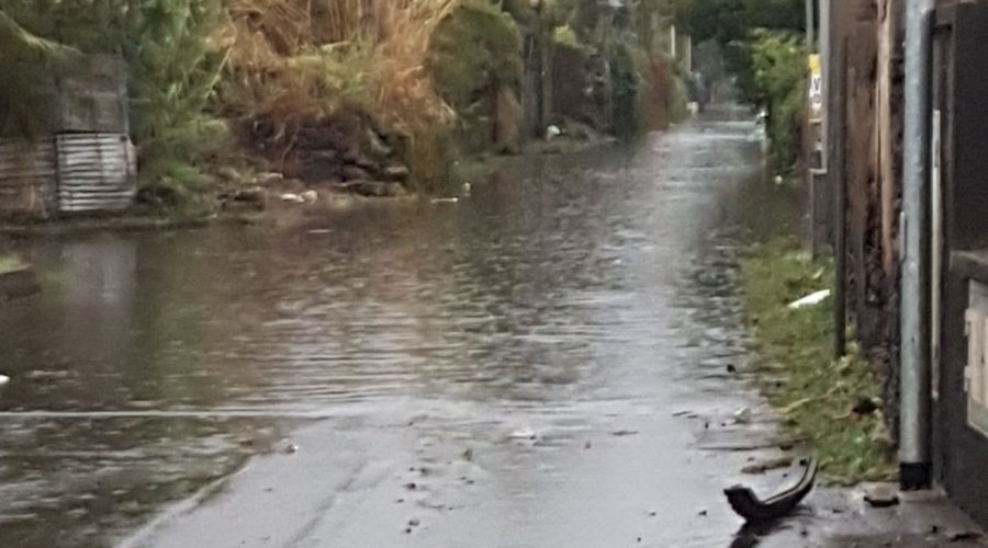 Pochi minuti d’acqua, primi acquazzoni autunnali e Fondachello si allaga
