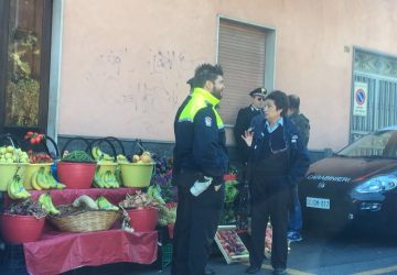 Giarre, blitz di carabinieri, vigili e Asp contro l'ambulantato selvaggio