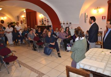 Acireale, Ipab Oasi Cristo Re: le lavoratici scendono dal tetto