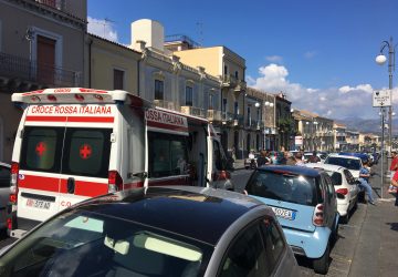 Giarre, anziana pedone investita da una Smart in via Callipoli: intervento del 118
