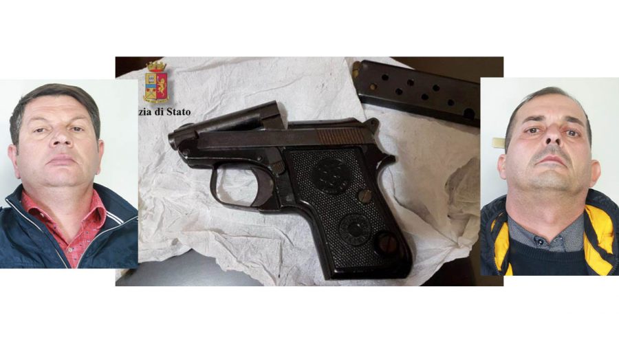 A spasso con lo scooter con una pistola e una mazza da baseball: inseguiti ed arrestati a Catania