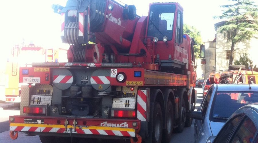 Paternò, per la seconda volta in poche ore ha dato fuoco al proprio appartamento. Nuovo intervento dei Vigili del fuoco