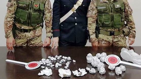 Paternò, marijuana e cocaina a casa. Arresti in due