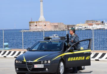 Arrestato corriere diretto a Catania con 10 kg di hashish