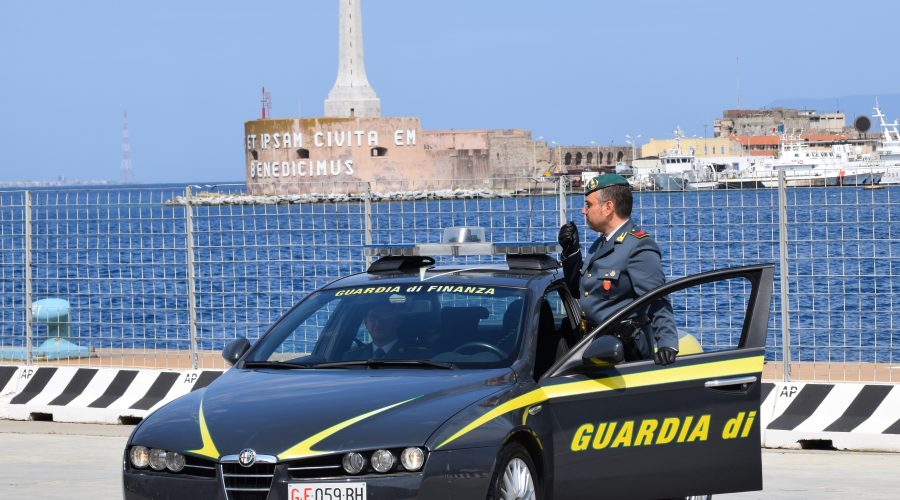 Arrestato corriere diretto a Catania con 10 kg di hashish
