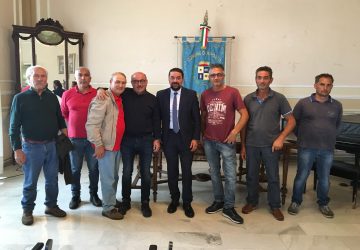 Riposto, delegazione di pescatori in Municipio: il comparto &egrave; in crisi VIDEO