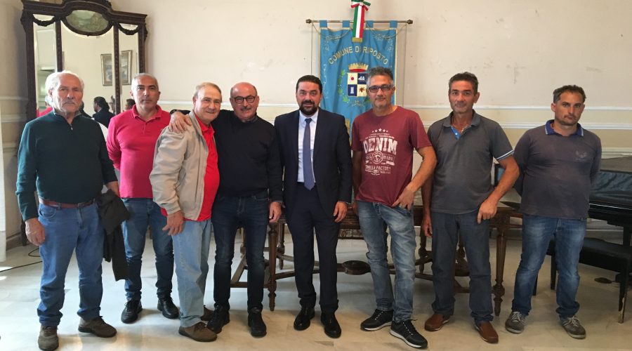 Riposto, delegazione di pescatori in Municipio: il comparto è in crisi VIDEO