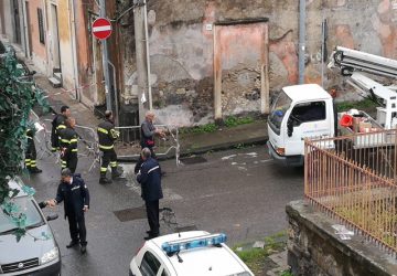 Riposto, messa in sicurezza dei vigili del fuoco edificio pericolante di via Crispi