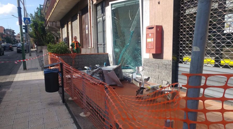 Nuovo bancomat scardinato nella notte. Nel mirino la Posta di Valverde