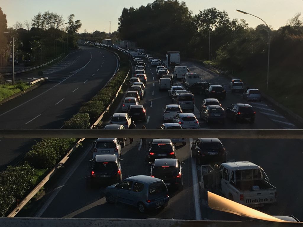 Diversi incidenti, traffico in tilt sulla A18 direzione Catania, Tangenziale e viale Mediterraneo