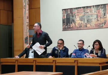 Giarre, scontri in Consiglio: Vittorio Valenti contro Piero Mangano e Giusi Savoca contro Enza Rosano