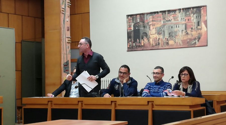 Giarre, scontri in Consiglio: Vittorio Valenti contro Piero Mangano e Giusi Savoca contro Enza Rosano