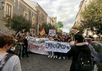 Catania, liceo "E. Greco", ieri sciopero e corteo studentesco