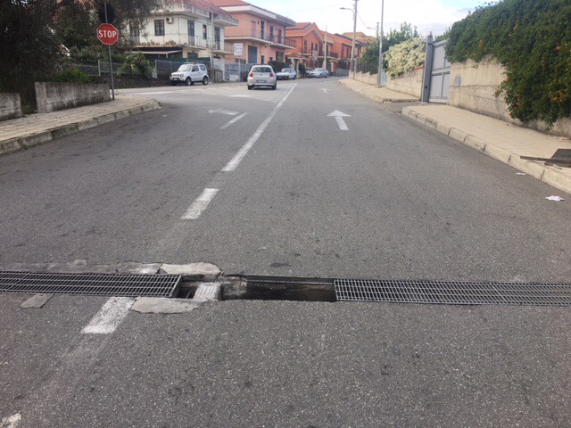 Giarre, divelta per la terza volta la caditoia di via Settembrini