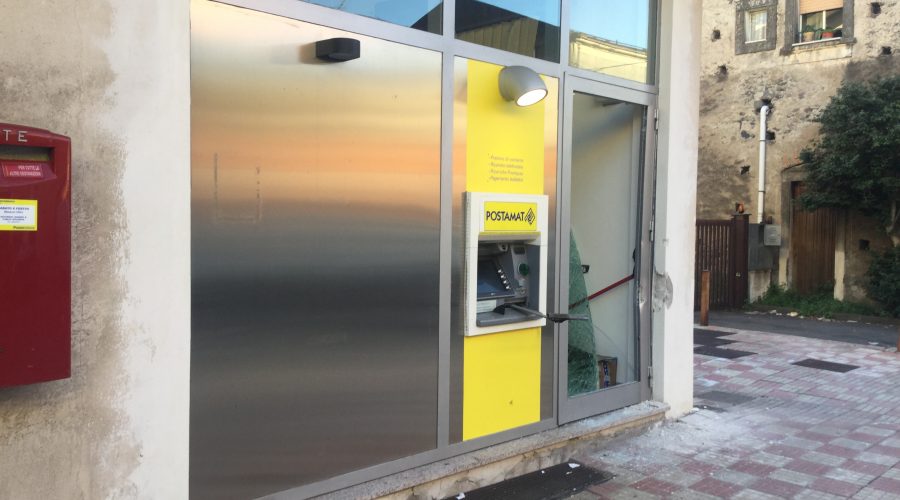 Altarello, tentato furto del postamat. Gli abitanti: avvertita esplosione VIDEO