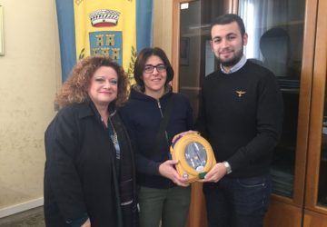 Mascali: a breve un nuovo ufficio per le vaccinazioni. Consegnato defibrillatore alle associazioni sportive