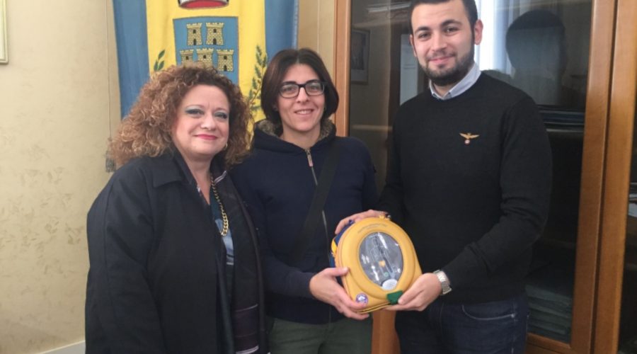 Mascali: a breve un nuovo ufficio per le vaccinazioni. Consegnato defibrillatore alle associazioni sportive