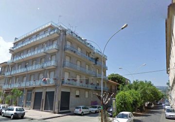 Giarre, operazione antidroga della polizia: spacciava mentre era ai domiciliari