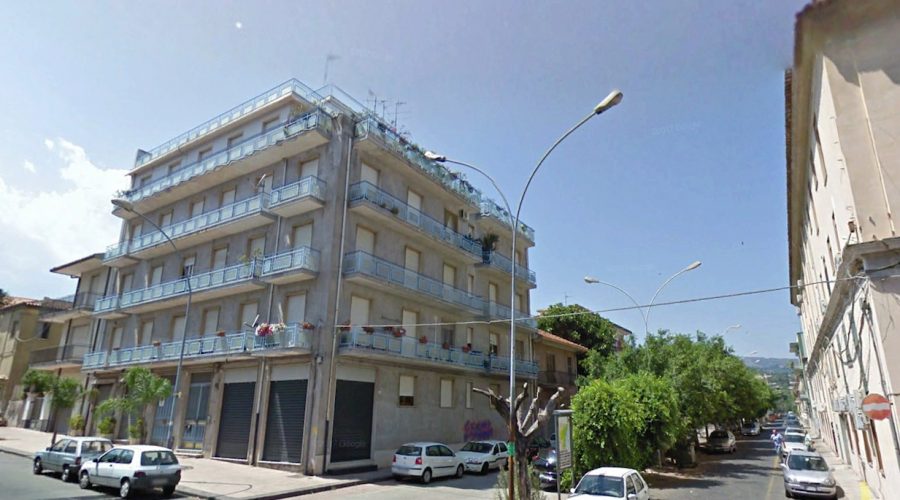 Giarre, operazione antidroga della polizia: spacciava mentre era ai domiciliari