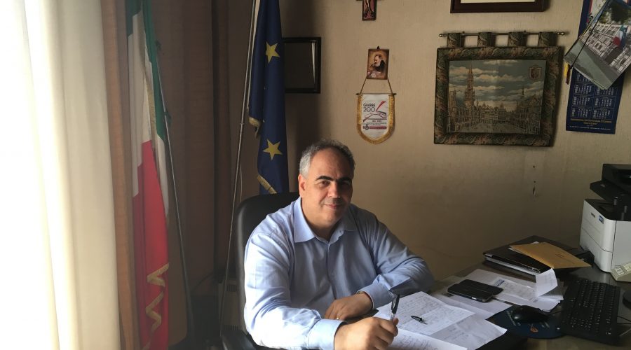 Giarre, il sindaco D’Anna interviene sugli episodi di pulizia di targhe e lapidi