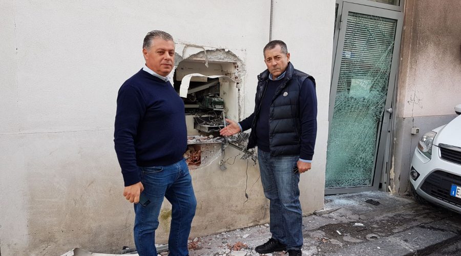 Aci Castello: altro furto del bancomat delle Poste di Ficarazzi. Il sindaco Drago rinnova il grido di allarme