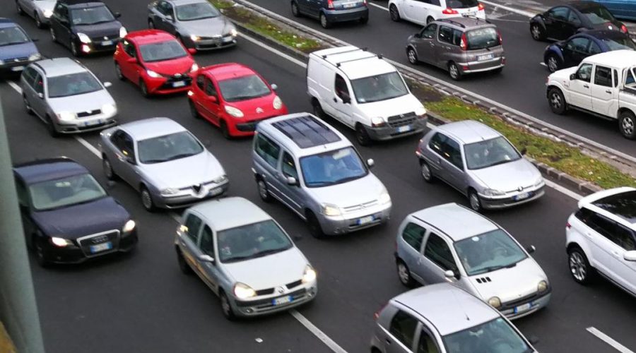Diversamente abile investito e lasciato sulla strada con 20 euro in mano: è caccia al pirata della strada