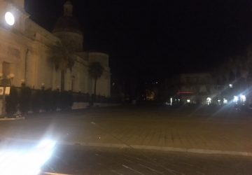 Giarre avvolta dalle tenebre. A Natale senza addobbi e con le strade insicure