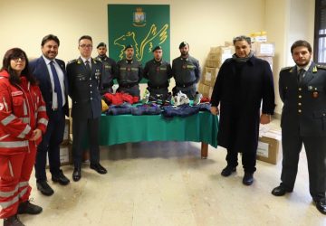 Catania, donati in beneficenza dalla GdF oltre 2.000 capi di abbigliamento sequestrati