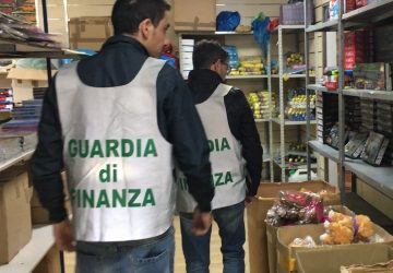 Misterbiano: sequestrati oltre 200.000 giocattoli contraffatti. Denunciato commerciante cinese