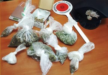 Fiumefreddo, coppia di conviventi a casa con la droga