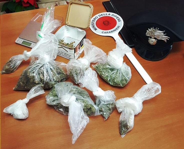 Fiumefreddo, coppia di conviventi a casa con la droga