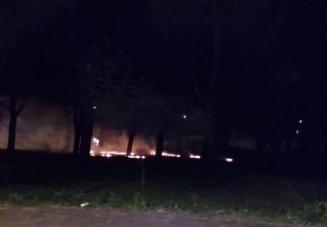 Giarre, a fuoco sterpaglie nel quartiere Regina Pacis