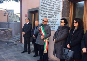 Riposto, svelata lapide a palazzo Vigo