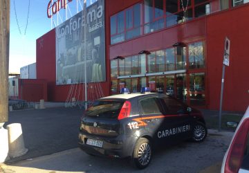 Riposto, ancora un assalto (fallito) al bancomat nella galleria di Conforama