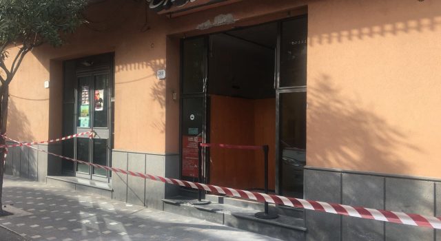 Zafferana, banda bancomat colpisce il Credito siciliano di via Roma  LE FOTO