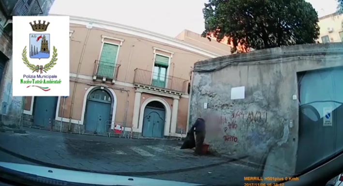 Acireale, video inchioda gli incivili nel centro storico. Fioccano le sanzioni